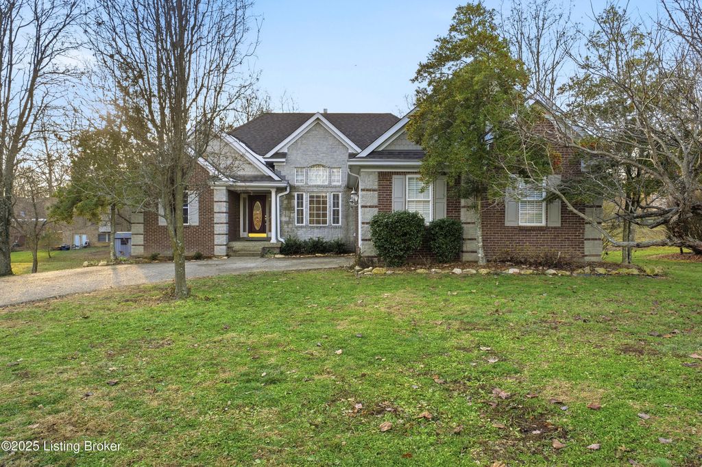 Photo of 530 Wood Lake Dr, La Grange, KY 40031 (MLS # 1705169)