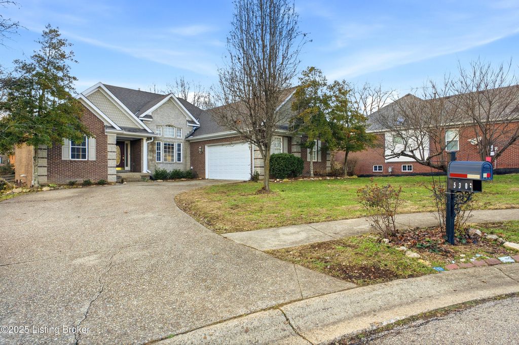 Photo of 530 Wood Lake Dr, La Grange, KY 40031 (MLS # 1705169)