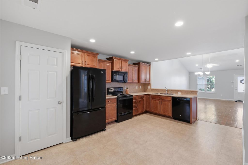 Photo of 6704 Renate Rd, Louisville, KY 40291 (MLS # 1702260)