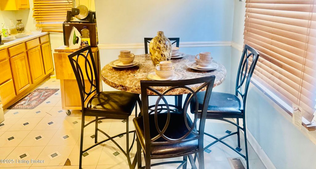 Photo of 3441 Glendale Ave, Louisville, KY 40215 (MLS # 1704907)