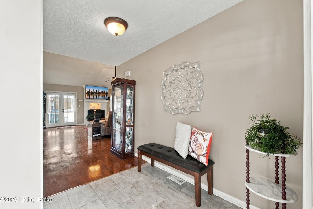 Photo of 1318 Worth Ave, Shepherdsville, KY 40165 (MLS # 1731508)