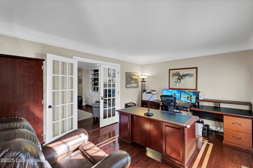 Photo of 10612 Edgewater Rd, Louisville, KY 40223 (MLS # 1711771)