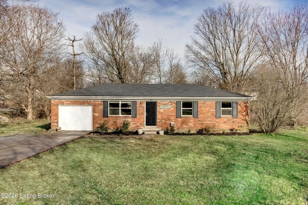 Photo of 28 Geoghegan Rd, Shelbyville, KY 40065 (MLS # 1706796)