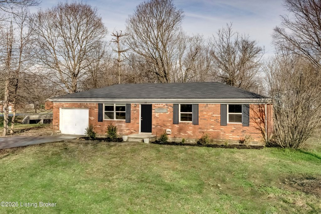 Photo of 28 Geoghegan Rd, Shelbyville, KY 40065 (MLS # 1706796)