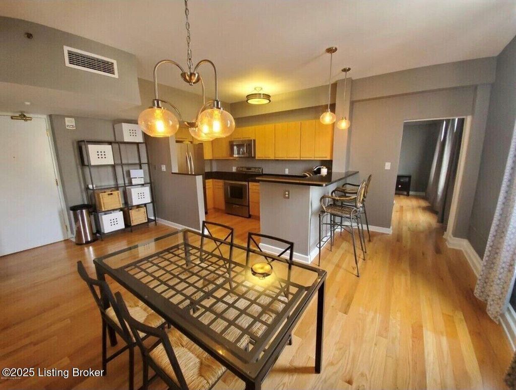 Photo of 604 S 3rd St #809, Louisville, KY 40202 (MLS # 1704893)