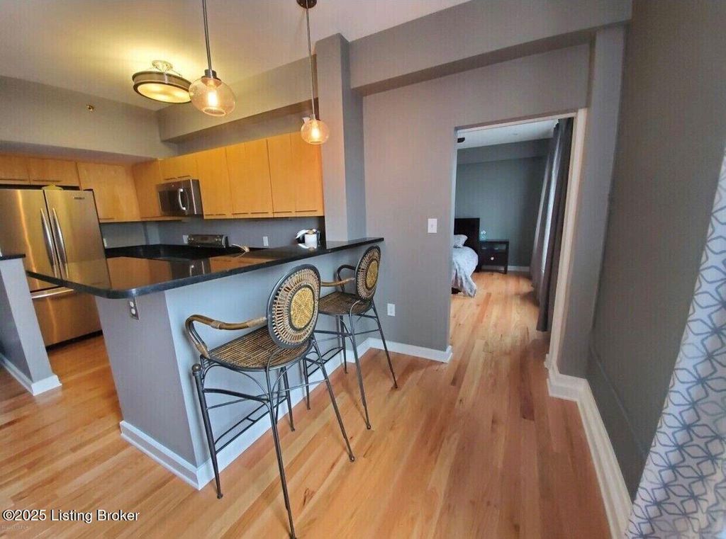 Photo of 604 S 3rd St #809, Louisville, KY 40202 (MLS # 1704893)