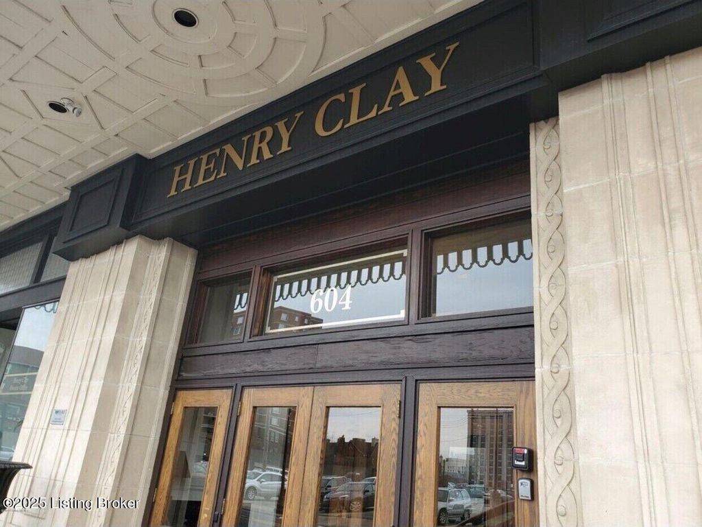 Photo of 604 S 3rd St #809, Louisville, KY 40202 (MLS # 1704893)