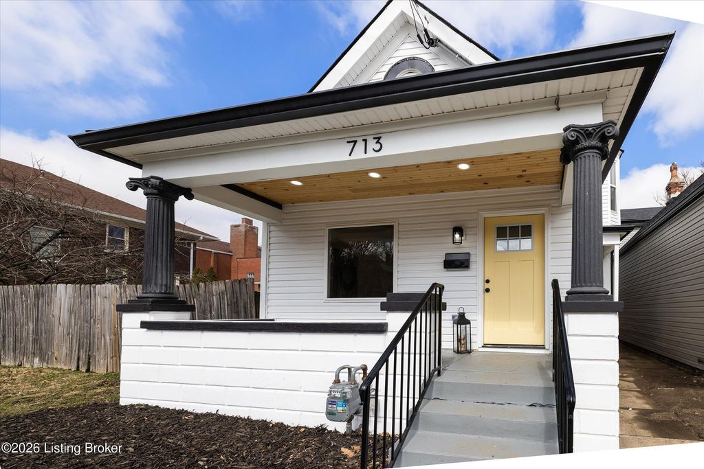 Photo of 713 E Oak St, Louisville, KY 40203 (MLS # 1715425)