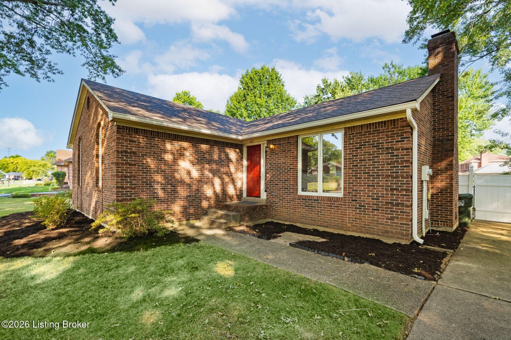 Photo of 615 Stivers Rd, Louisville, KY 40207 (MLS # 1727815)