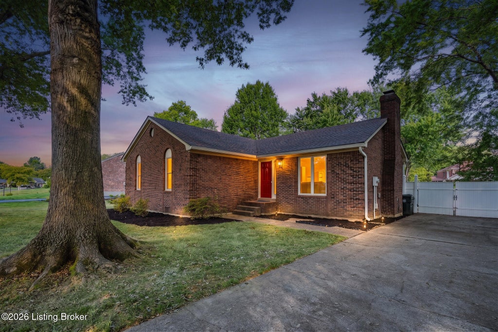 Photo of 615 Stivers Rd, Louisville, KY 40207 (MLS # 1727815)