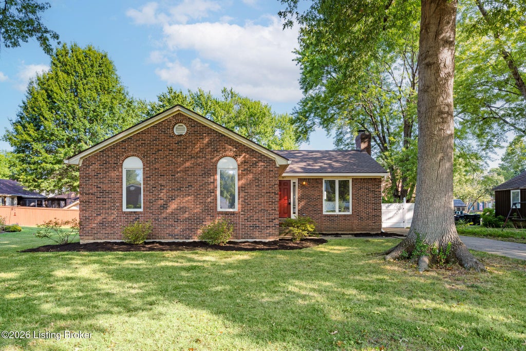 Photo of 615 Stivers Rd, Louisville, KY 40207 (MLS # 1727815)