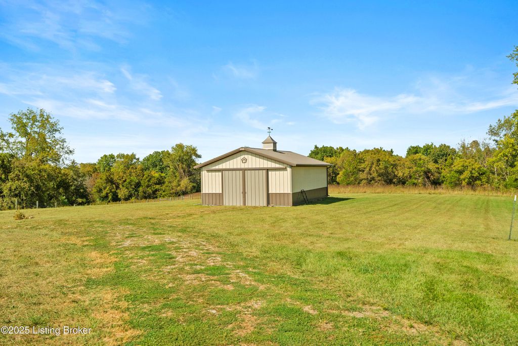 Photo of 650 Buckley Ln, Shelbyville, KY 40065 (MLS # 1704532)