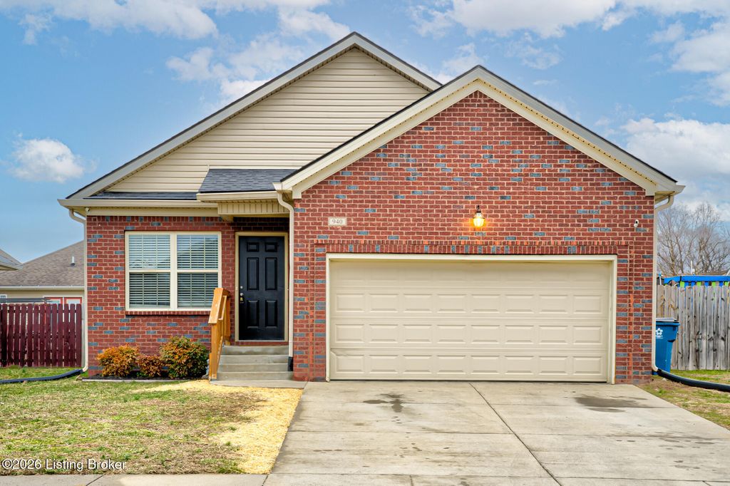 Photo of 940 Thoroughbred Rd, Shelbyville, KY 40065 (MLS # 1709325)