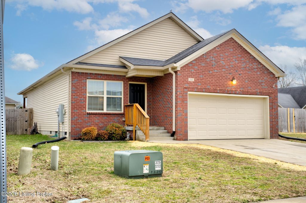 Photo of 940 Thoroughbred Rd, Shelbyville, KY 40065 (MLS # 1709325)