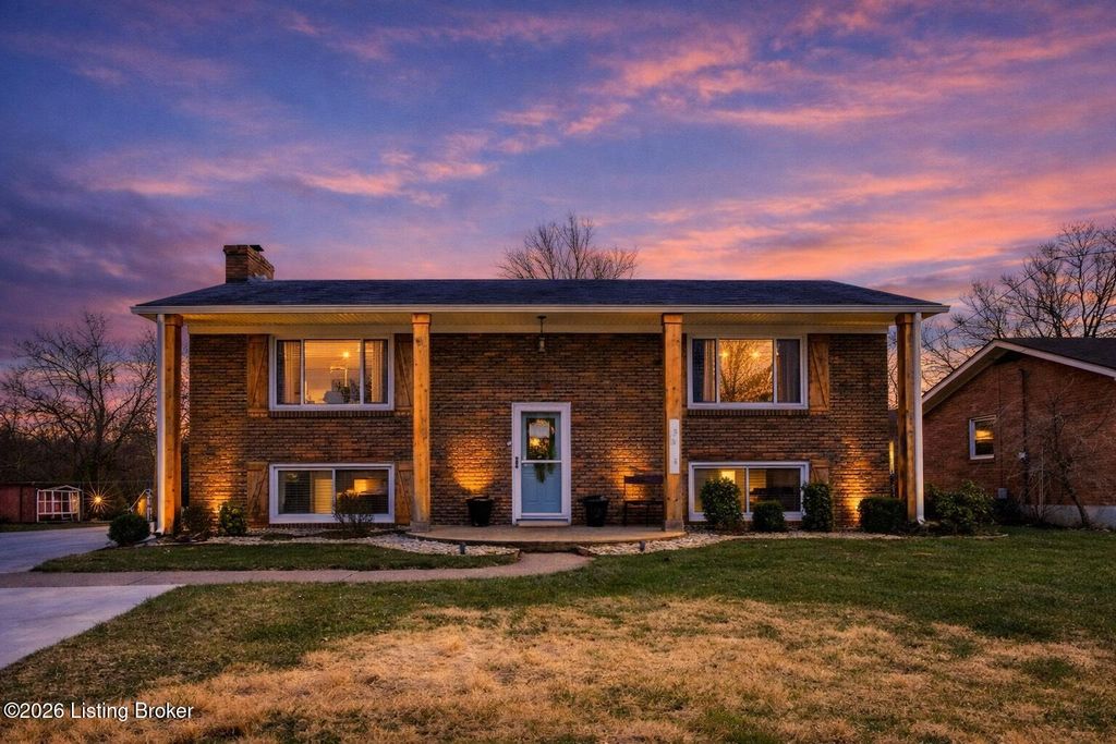 Photo of 3814 Iron Horse Way, Louisville, KY 40272 (MLS # 1706701)