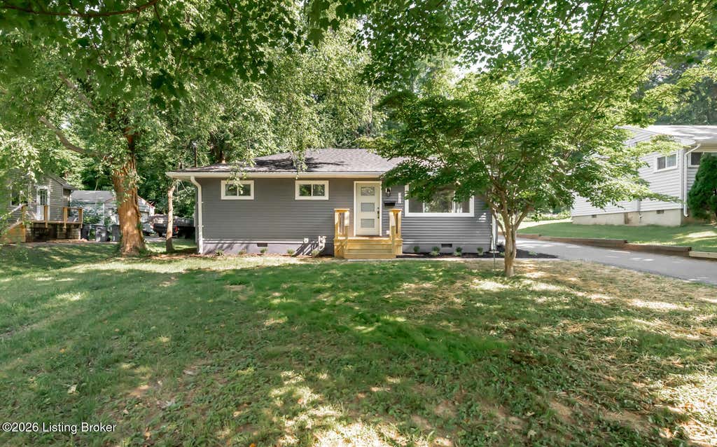 Photo of 301 Summit Ct, Louisville, KY 40243 (MLS # 1719838)