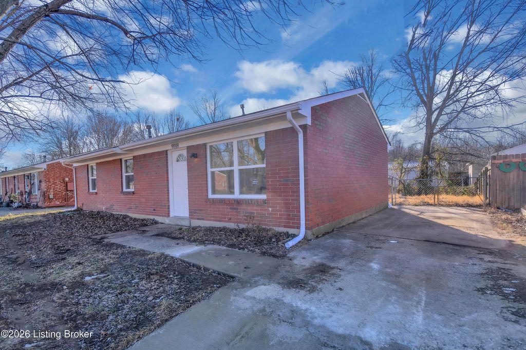 Photo of 9008 Willowcreek Dr, Louisville, KY 40219 (MLS # 1708039)