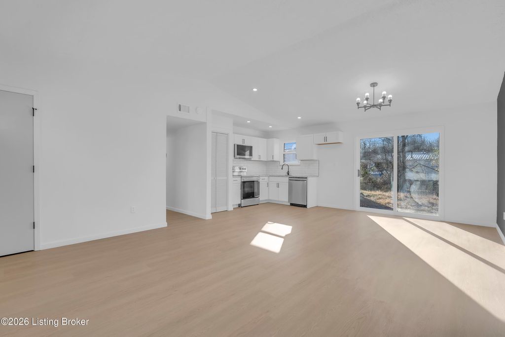 Photo of 9008 Willowcreek Dr, Louisville, KY 40219 (MLS # 1708039)