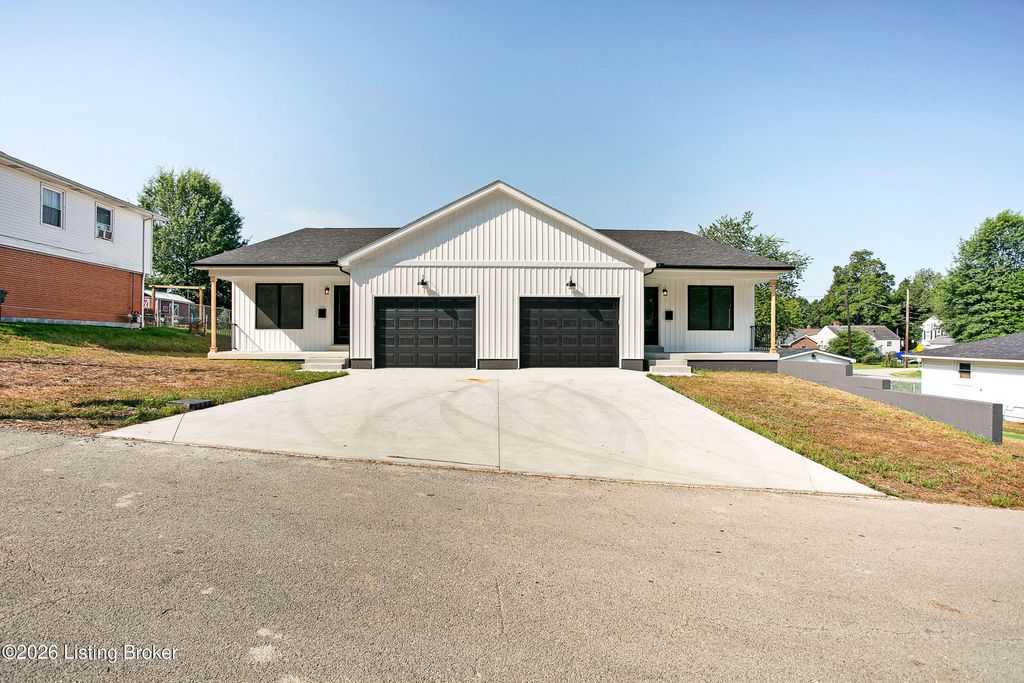 Photo of 310 Jefferson St #A/B, Elizabethtown, KY 42701 (MLS # 1709658)