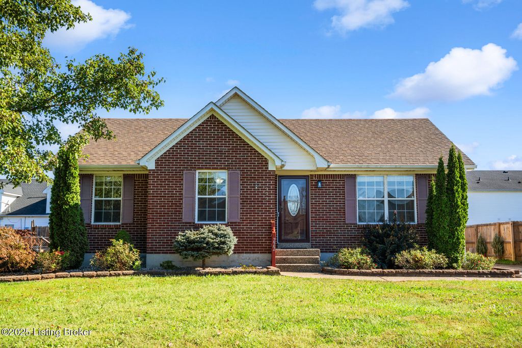 Photo of 222 Dogwood Run, Shepherdsville, KY 40165 (MLS # 1700501)