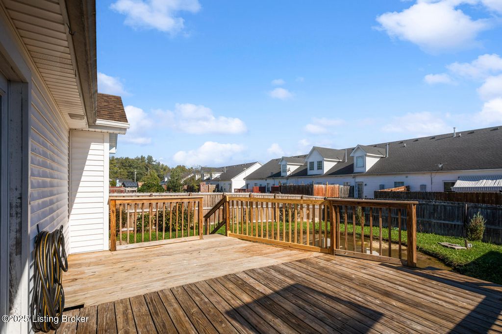 Photo of 222 Dogwood Run, Shepherdsville, KY 40165 (MLS # 1700501)