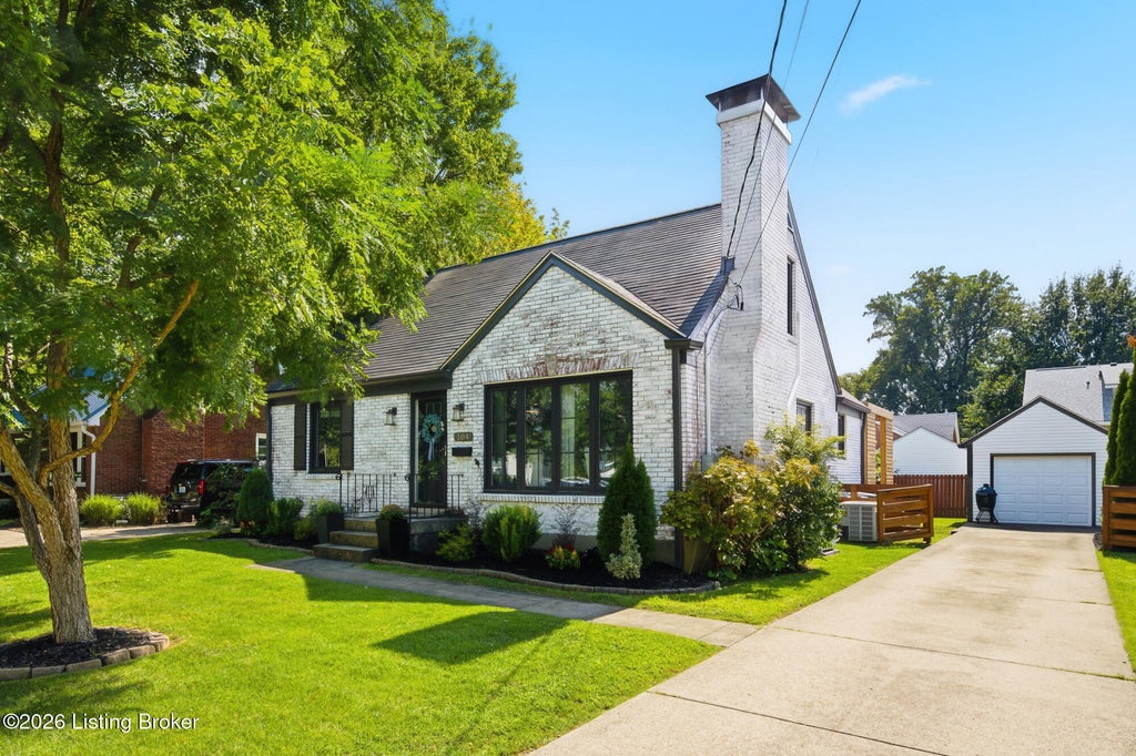 Photo of 104 Iola Rd, Louisville, KY 40207 (MLS # 1726900)