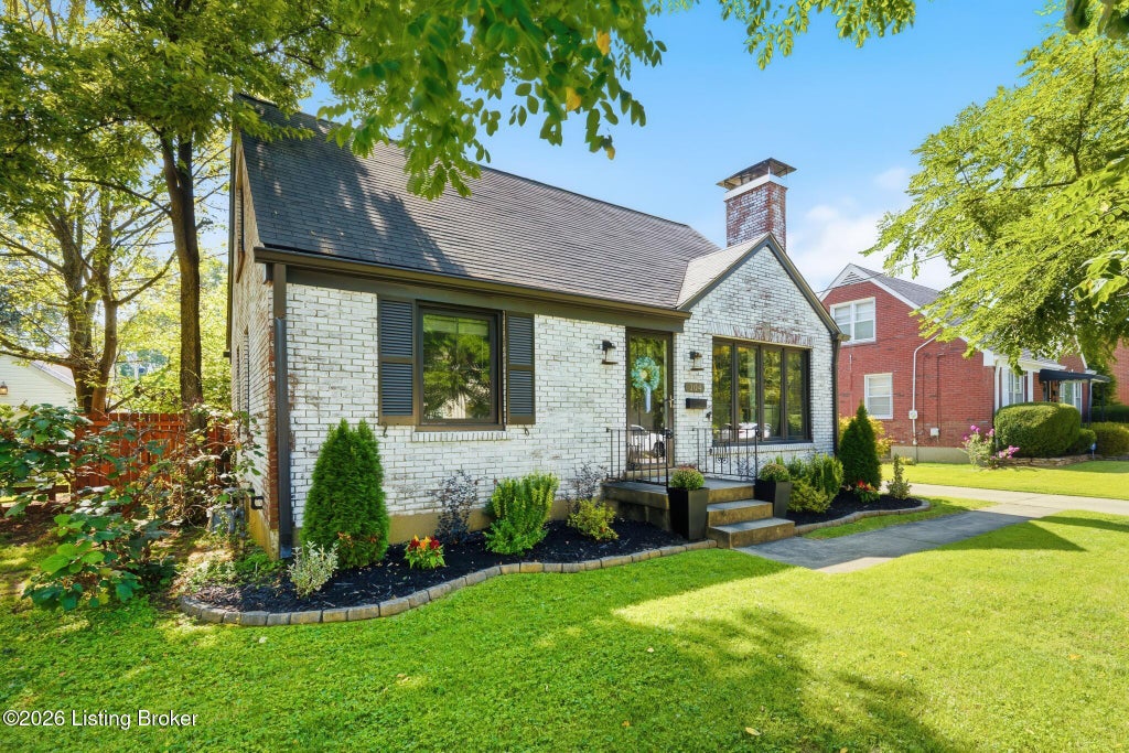 Photo of 104 Iola Rd, Louisville, KY 40207 (MLS # 1726900)