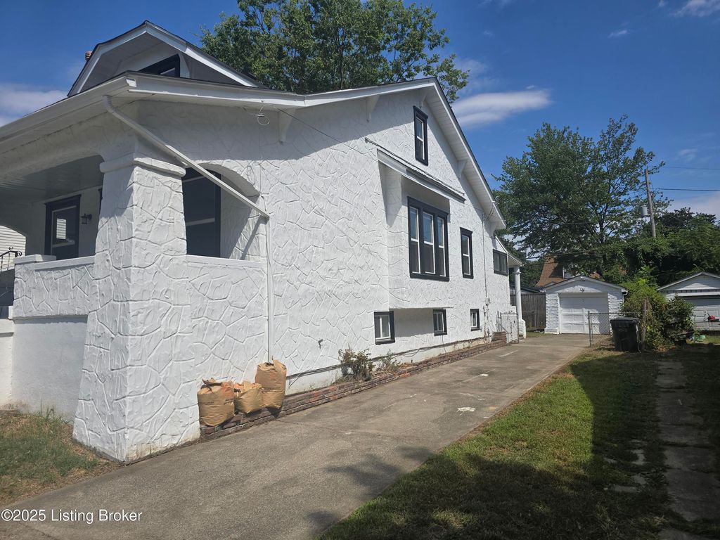 Photo of 4521 S 3rd St, Louisville, KY 40214 (MLS # 1713637)