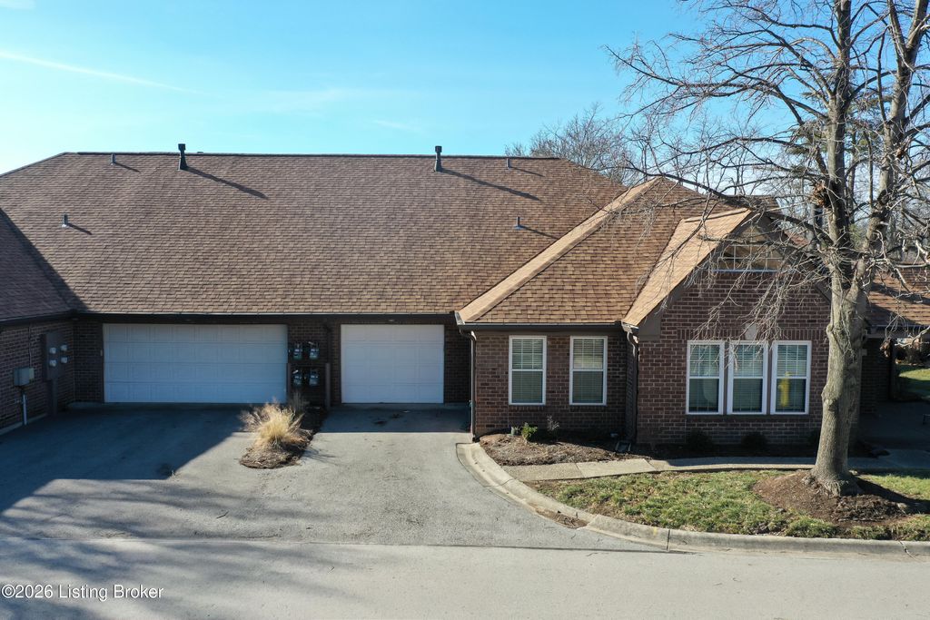 Photo of 402 Eastbridge Ct, Louisville, KY 40223 (MLS # 1706621)