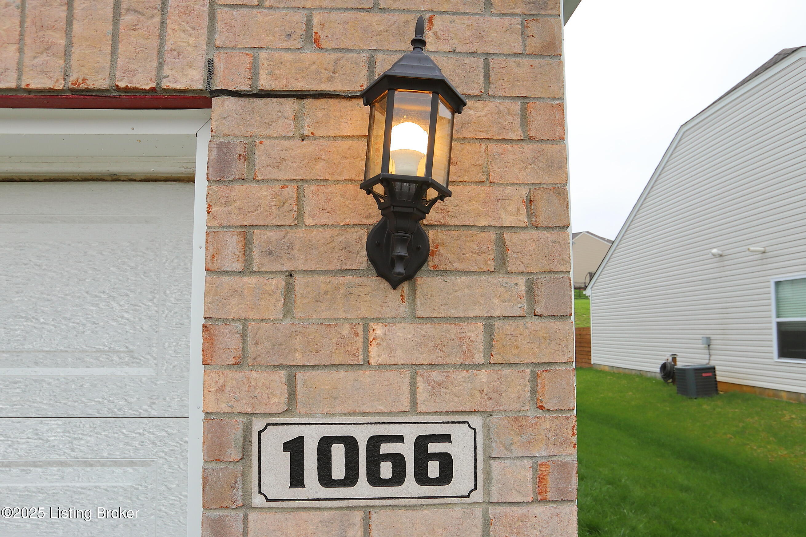 1066 Autumn Crest Ln, Louisville, Pennsylvania image 4