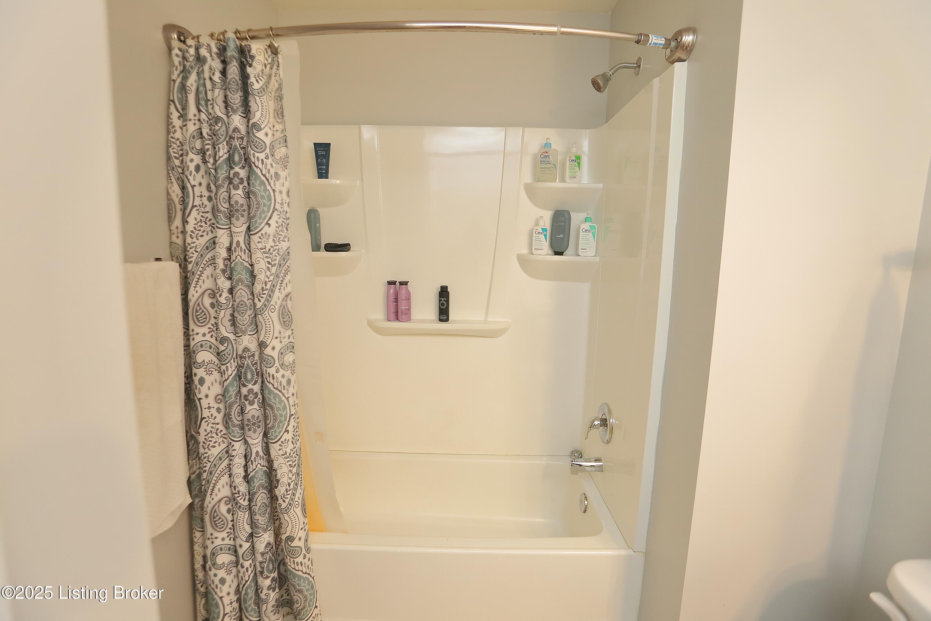 1066 Autumn Crest Ln, Louisville, Pennsylvania image 32
