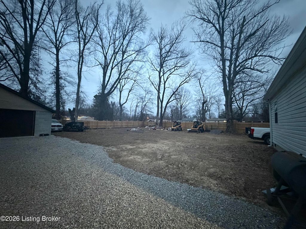 Photo of 1345 Cleo Ave, Louisville, KY 40213 (MLS # 1713477)