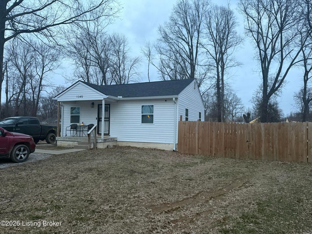Photo of 1345 Cleo Ave, Louisville, KY 40213 (MLS # 1713477)