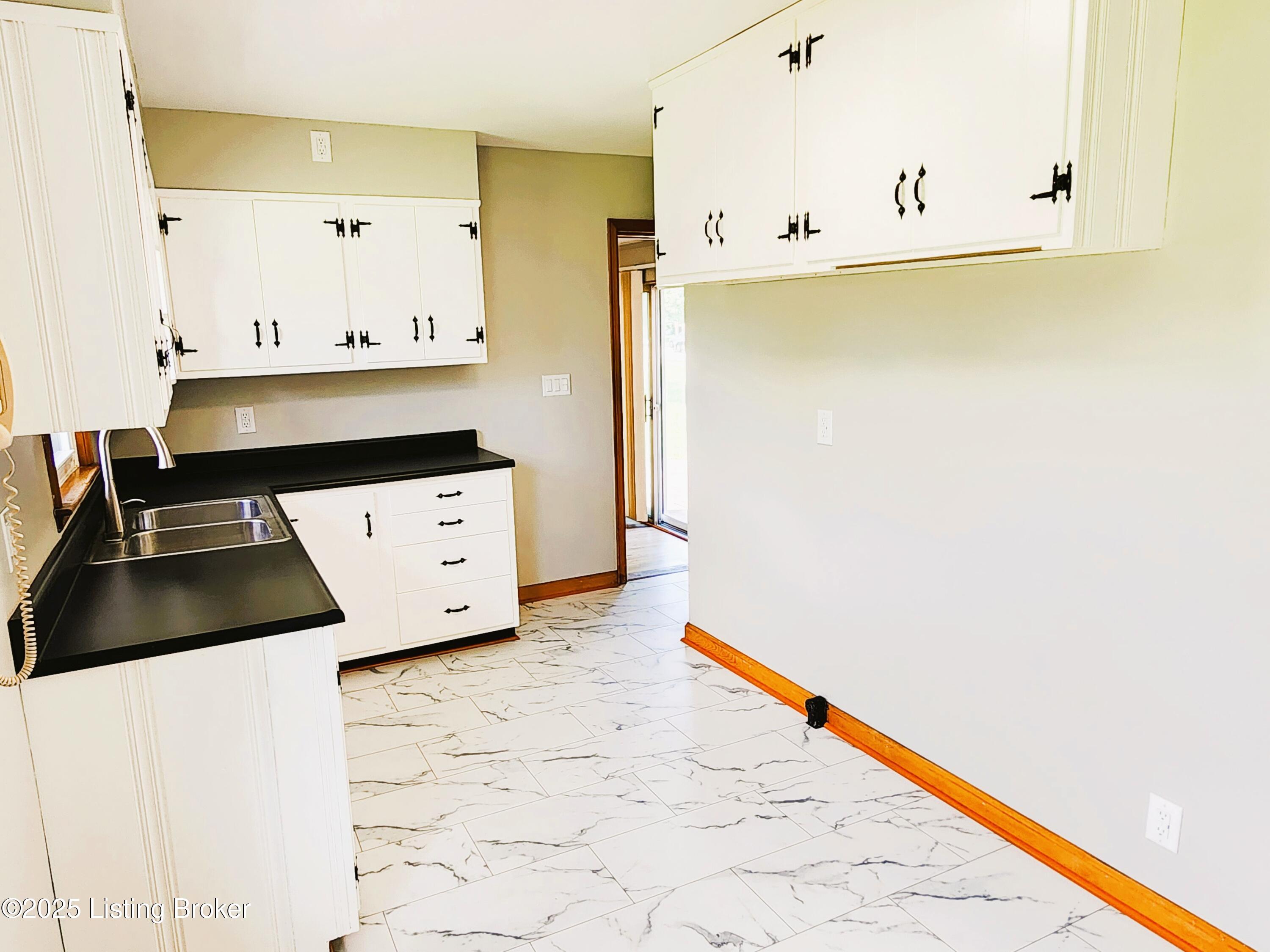3906 Valley Station Rd, Louisville, Kentucky image 24