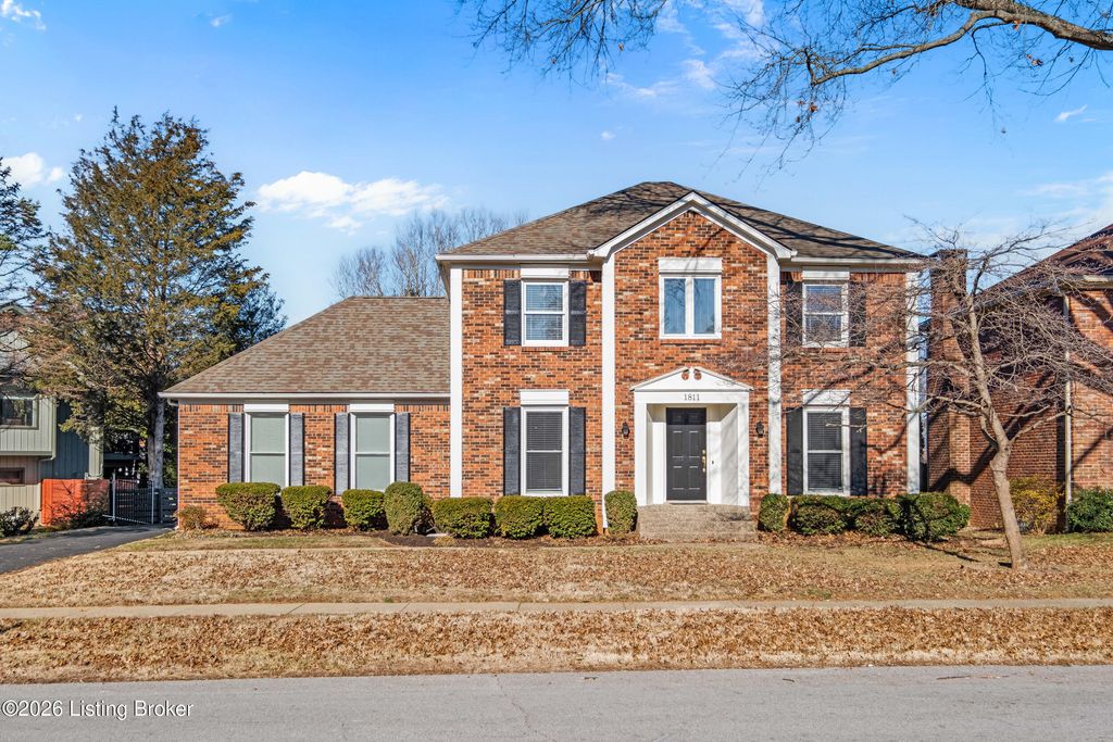 Photo of 1811 Bainbridge Row Dr, Louisville, KY 40207 (MLS # 1707770)