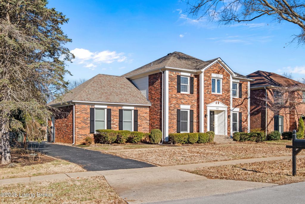 Photo of 1811 Bainbridge Row Dr, Louisville, KY 40207 (MLS # 1707770)