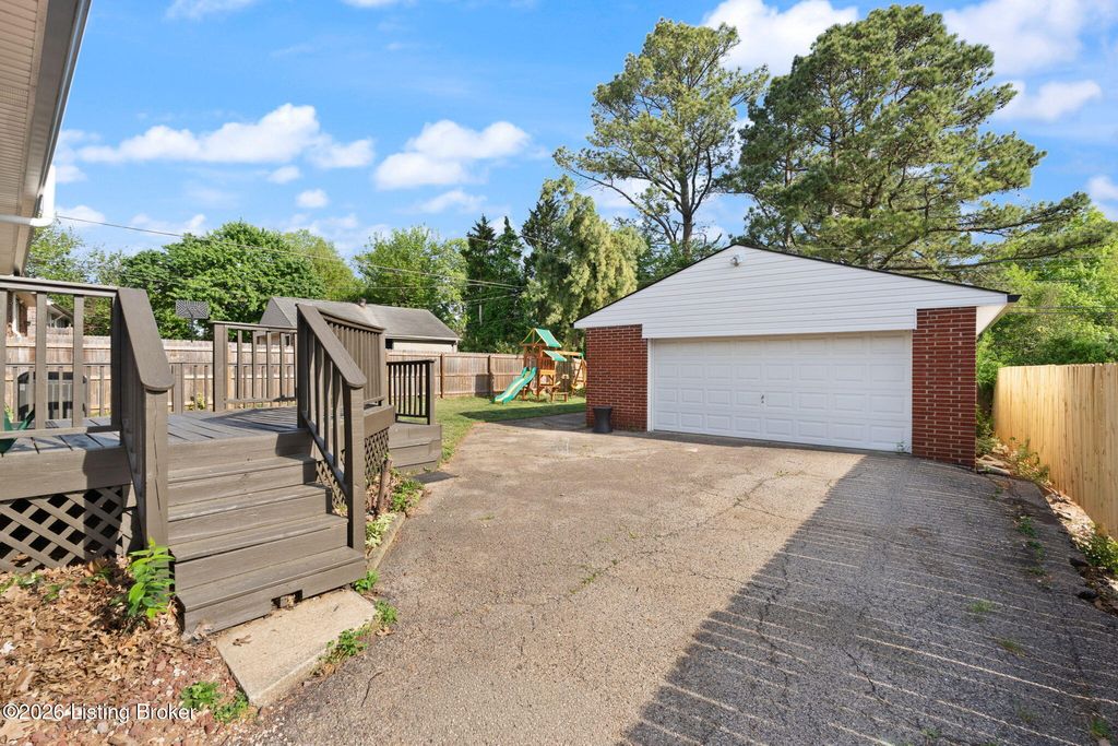 Photo of 10005 Cardigan Dr, Louisville, KY 40299 (MLS # 1715016)