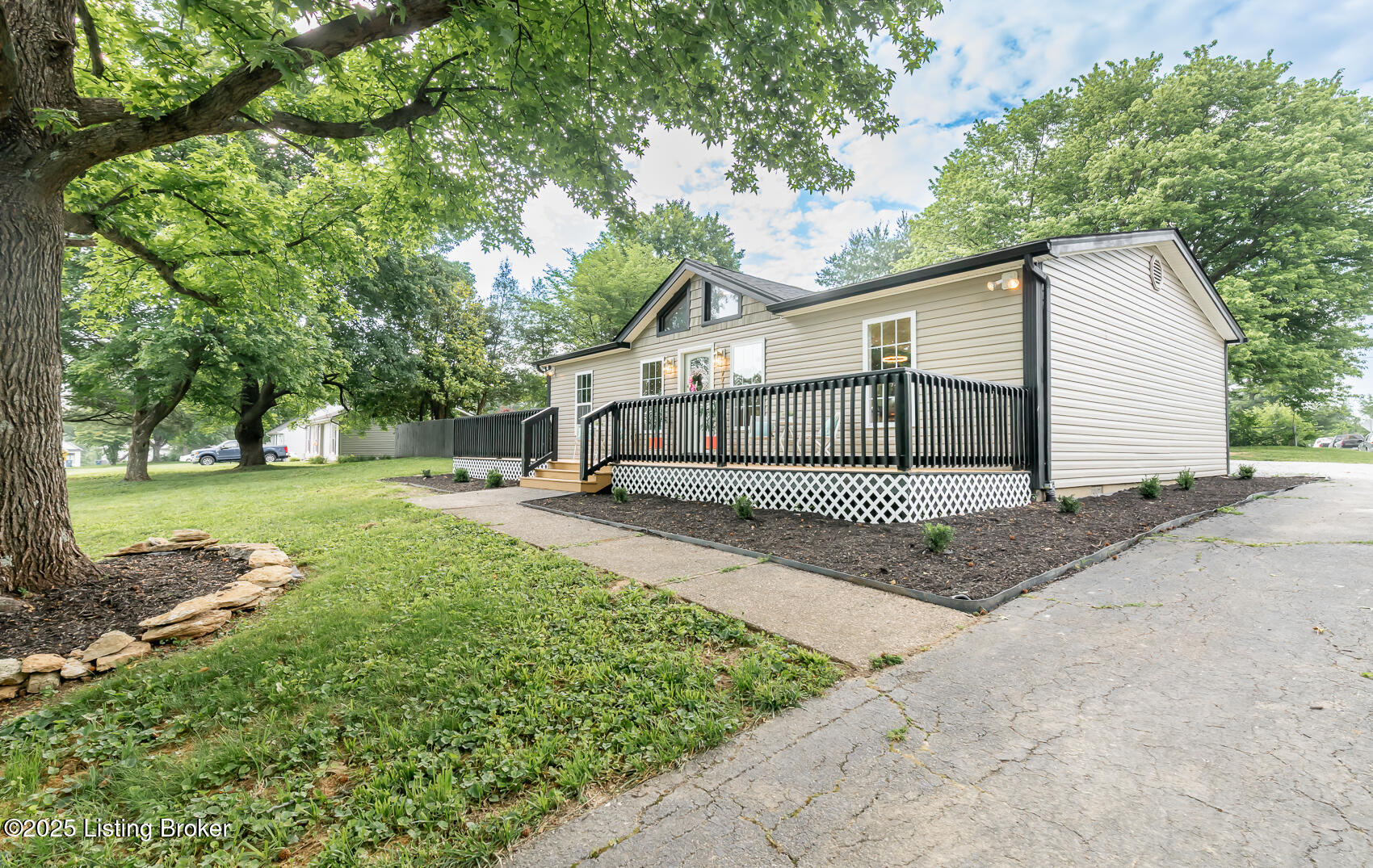 905 Trout Ln, Shelbyville, Kentucky image 3