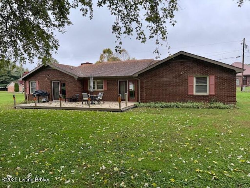 Photo of 22 Fairview Circle Dr, Bedford, KY 40006 (MLS # 1701999)