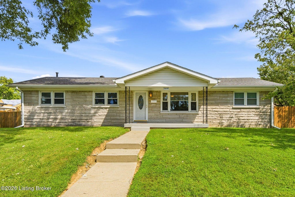 Photo of 11815 Mahogany Dr, Louisville, KY 40272 (MLS # 1726995)