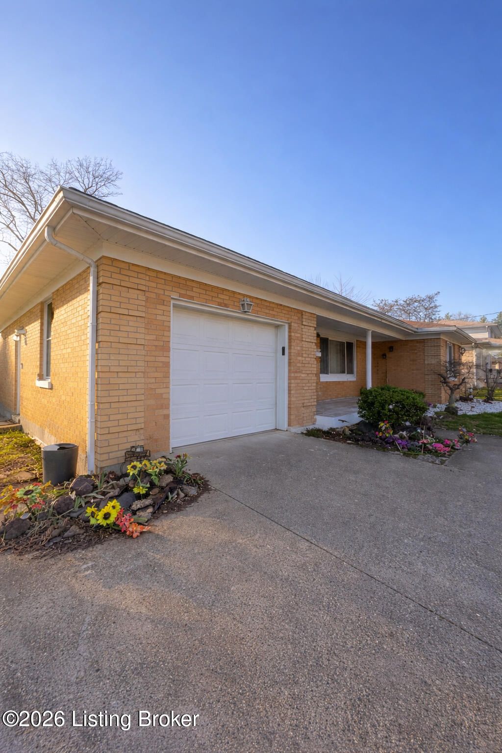 Photo of 6806 Mariposa Dr, Louisville, KY 40214 (MLS # 1713082)