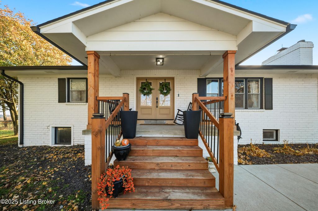 Photo of 725 Sunnyside Rd, Eminence, KY 40019 (MLS # 1703996)