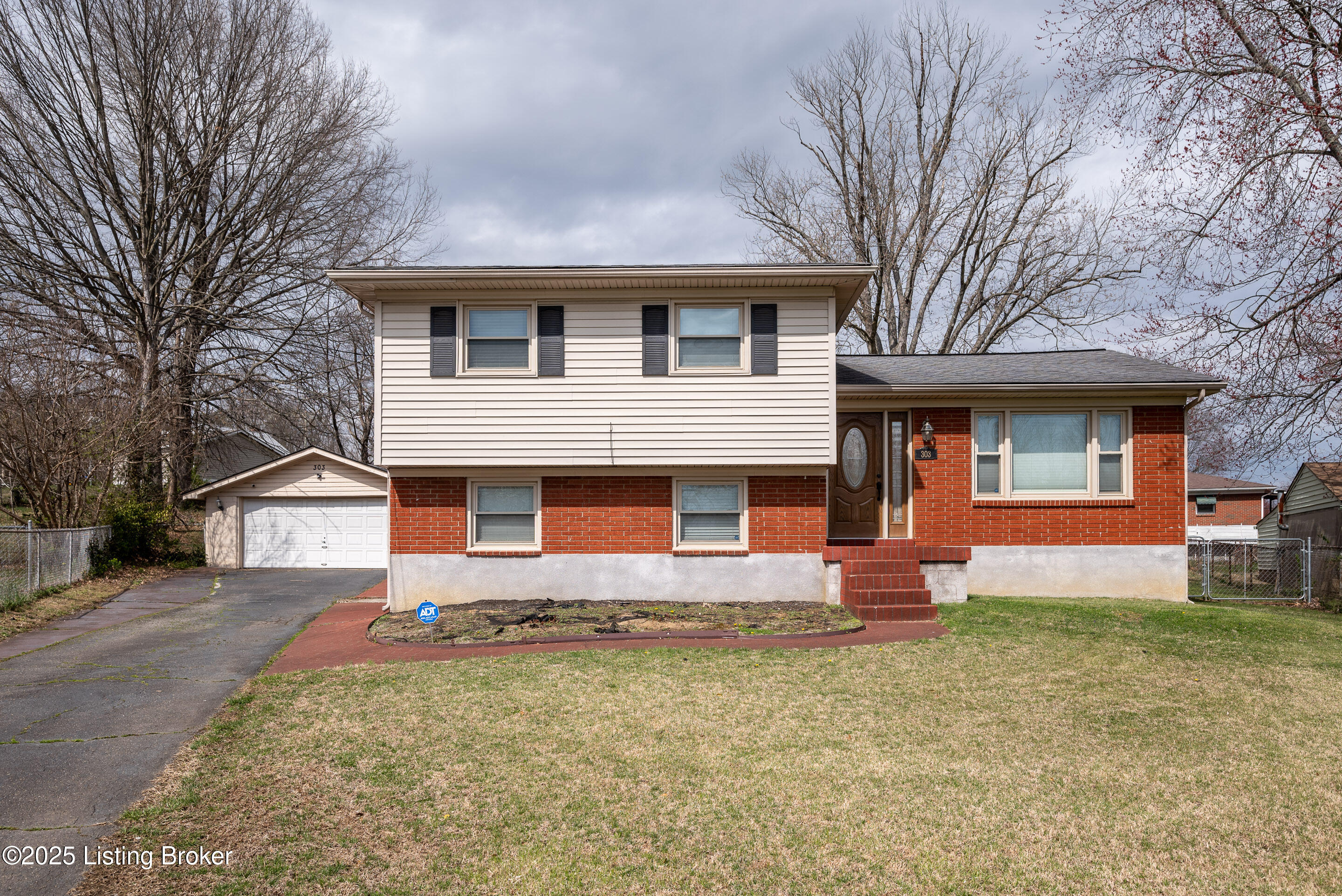 303 Appomattox Rd, Louisville, Pennsylvania image 1