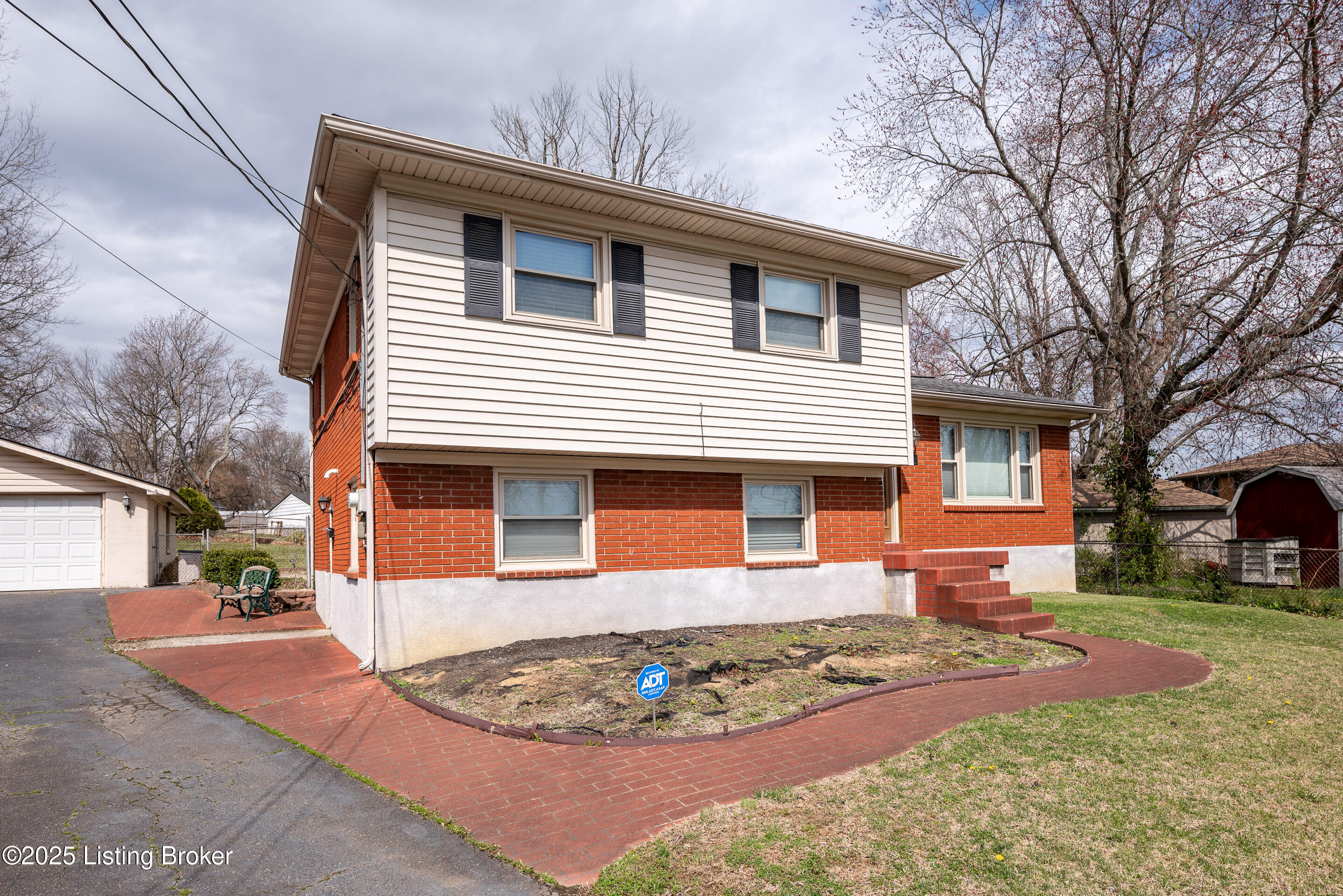 303 Appomattox Rd, Louisville, Pennsylvania image 4