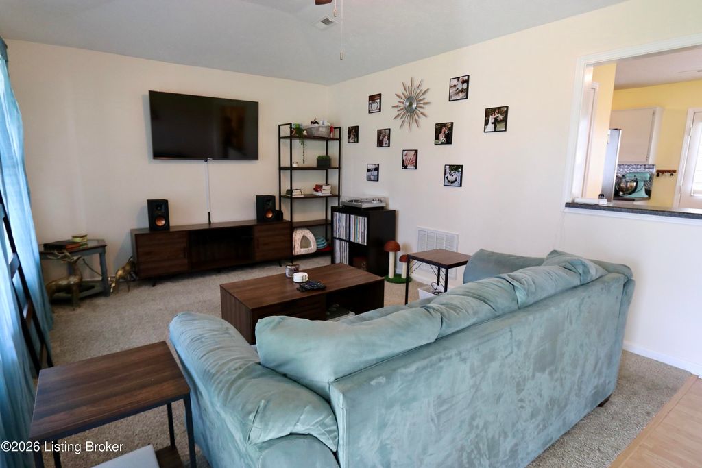 Photo of 142 Carrissa Ct, Louisville, KY 40229 (MLS # 1716851)