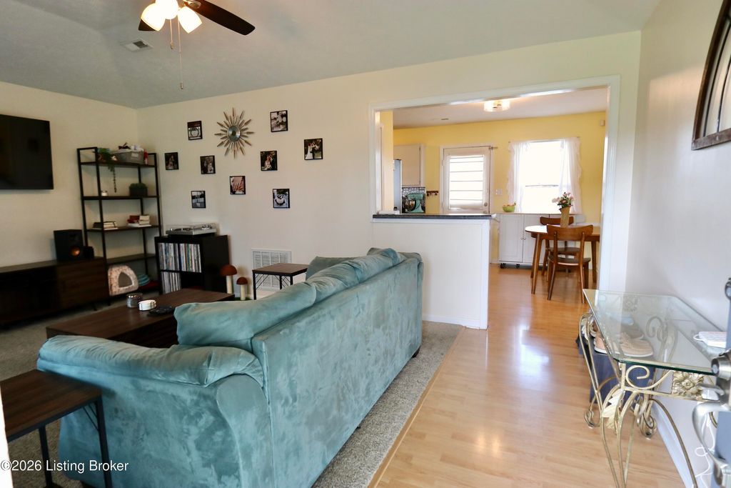 Photo of 142 Carrissa Ct, Louisville, KY 40229 (MLS # 1716851)