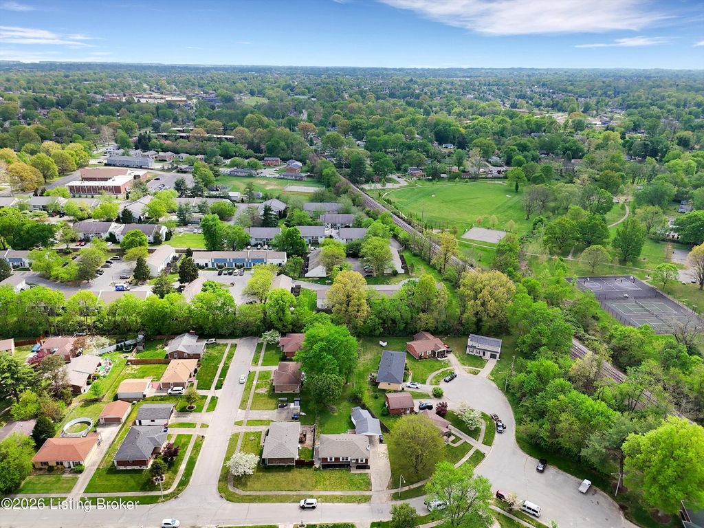 Photo of 4225 Saint Thomas Ave, Louisville, KY 40218 (MLS # 1714289)