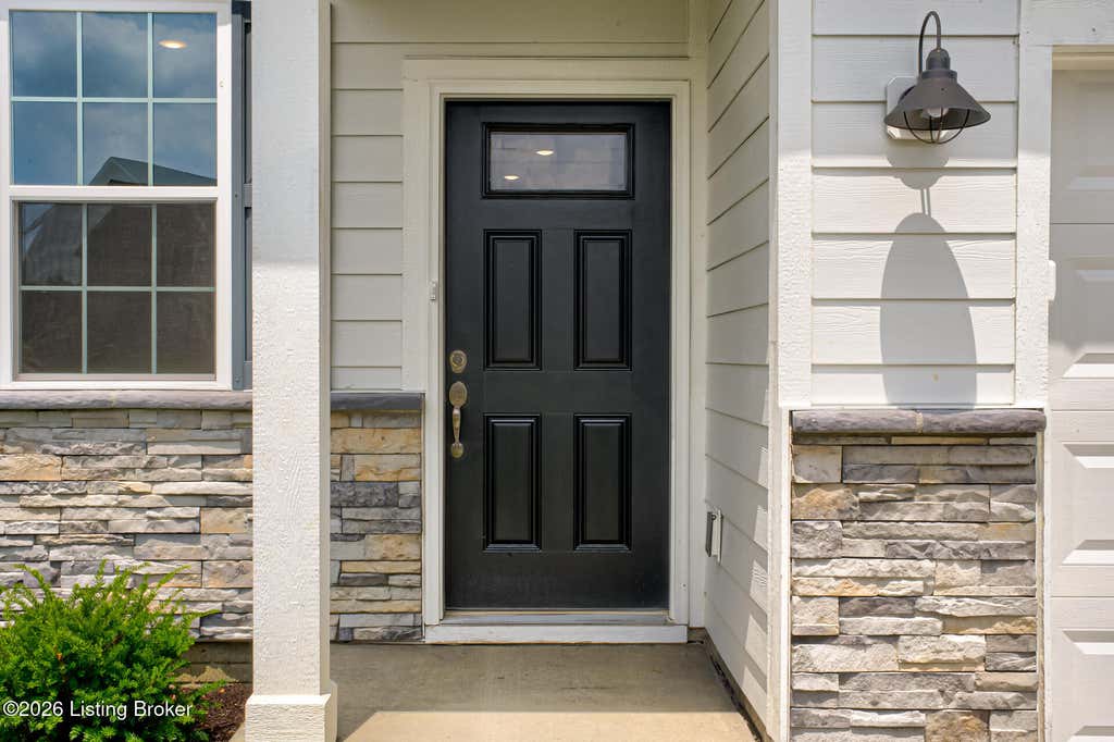 Photo of 16922 Aiken Ridge Cir, Louisville, KY 40245 (MLS # 1722373)