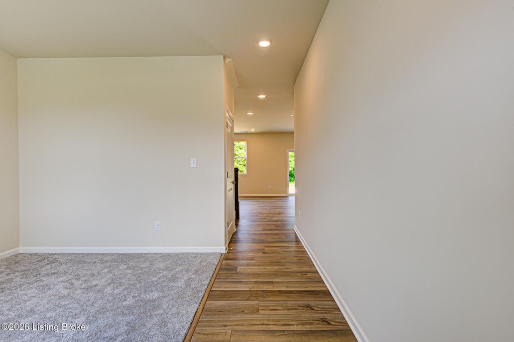 Photo of 16922 Aiken Ridge Cir, Louisville, KY 40245 (MLS # 1722373)