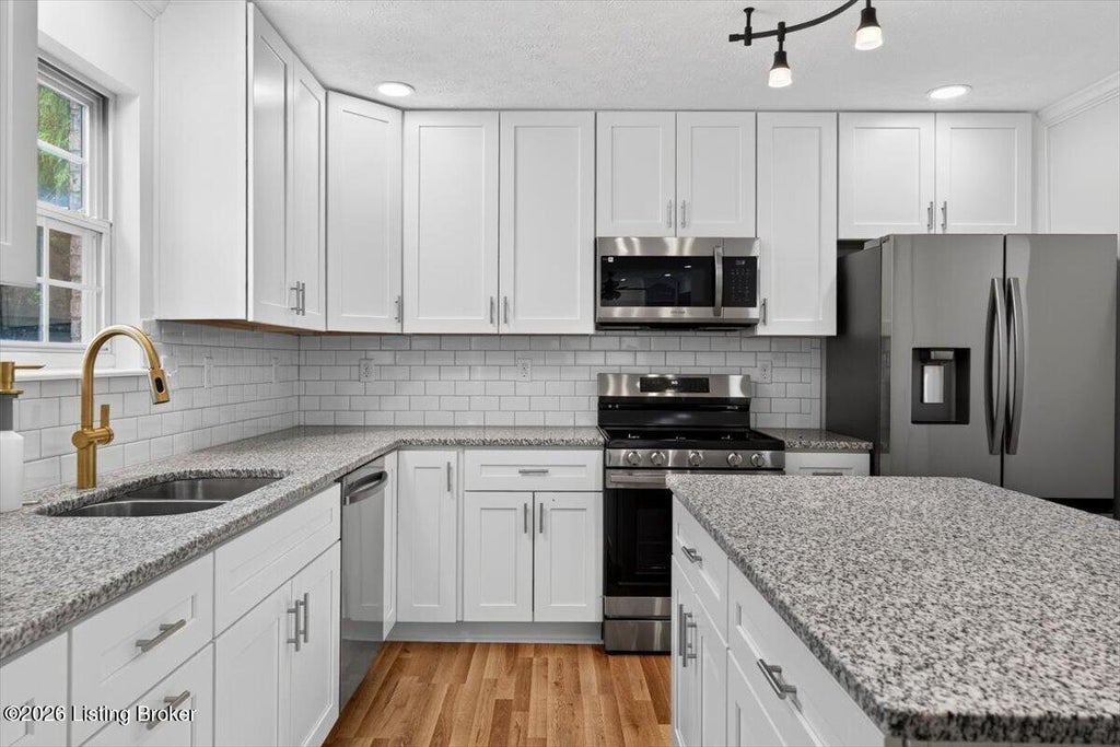Photo of 9903 Legacy Ct, Louisville, KY 40291 (MLS # 1728615)